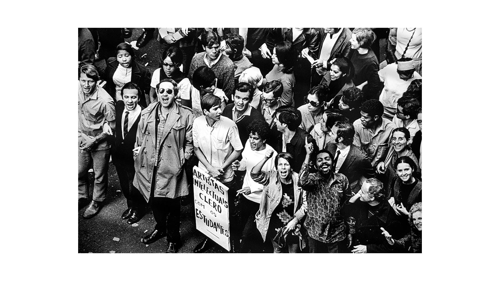 Artistas e intelectuales durante la Passeata dos 100 mil. Río de Janeiro, año 1968, Autor Evandro Teixeiragil - Brasil.