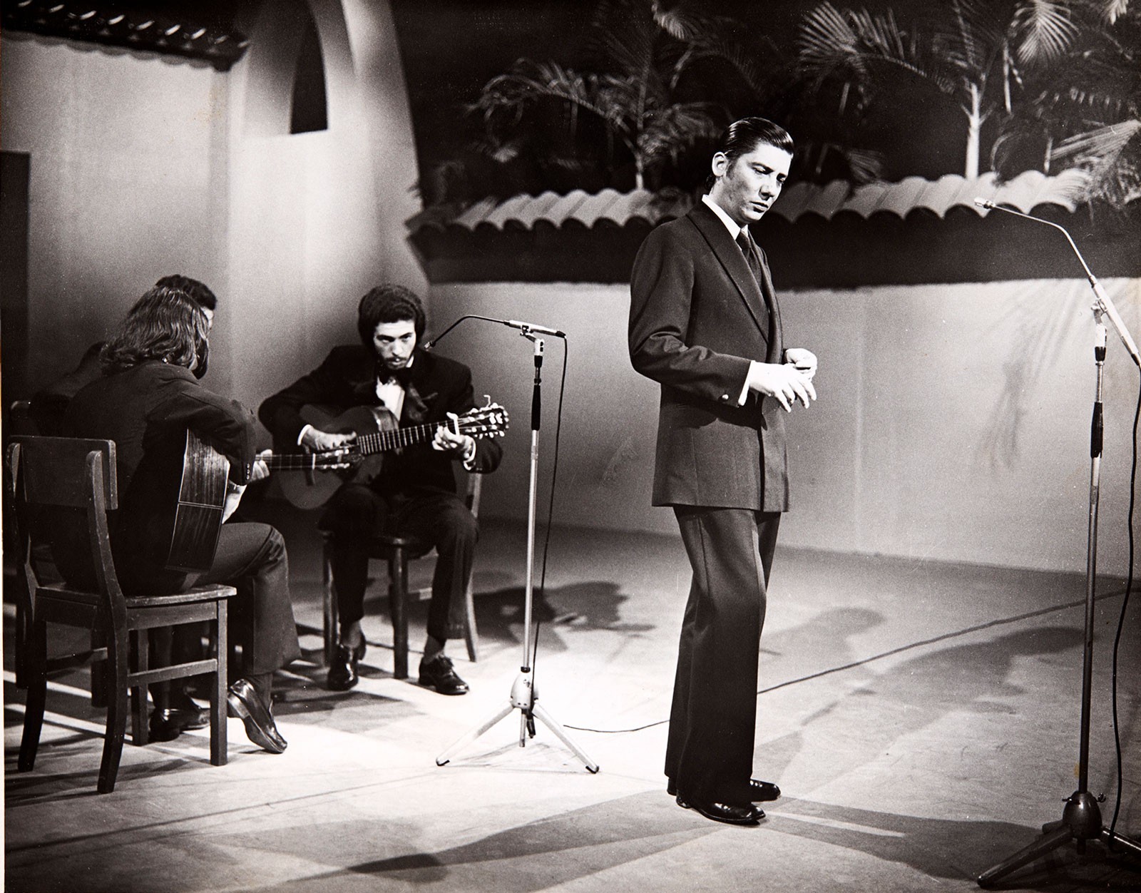 Alfredo Zitarrosa. Programa “Superjueves musical” del Canal 8 VTV de Caracas, Venezuela. 16 de octubre de 1975. Foto: CAZI - Autor: S.d - Archivo Zitarrosa