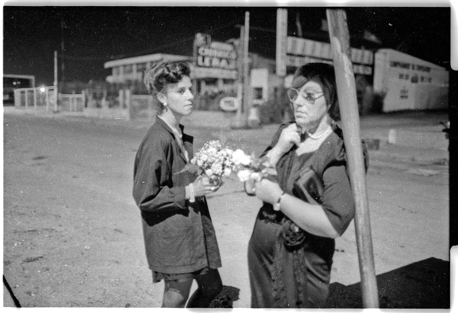 Esquina de las Avenidas Bolivia e Italia. Montevideo. Año 1990 (aprox.). Fotografía analógica. Autor: Jorge Vidart