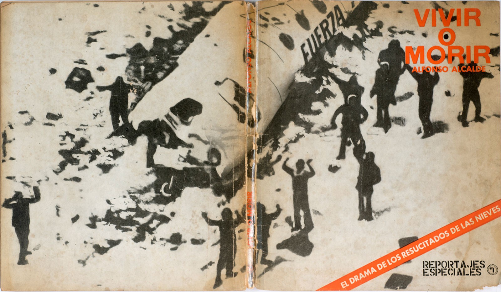 Foto: Alcalde, Alfono. Vivir o Morir. El drama de los resucitados de las nieves. Santiago de Chile, Quimantú, 1973, tapa y contratapa