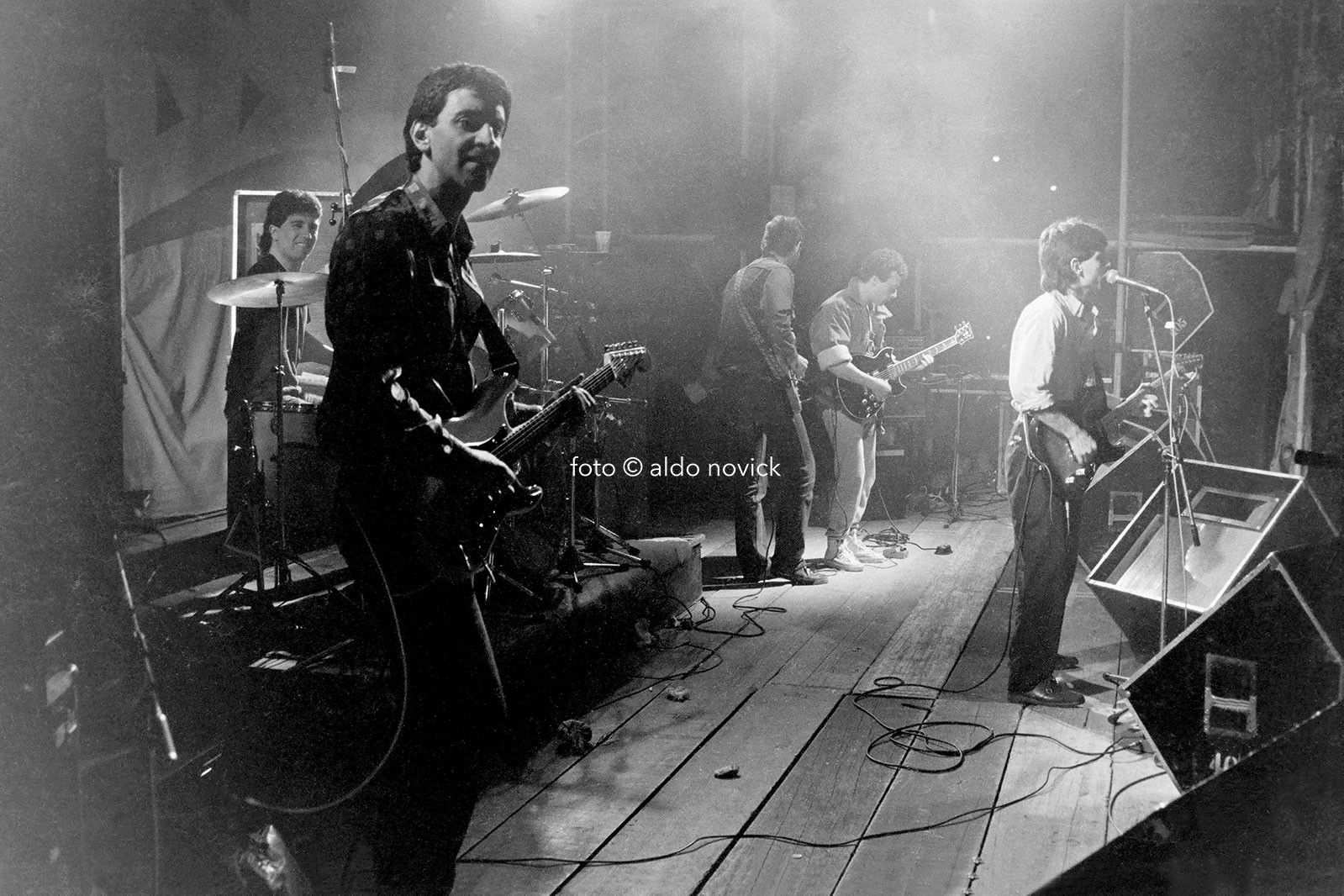 G.Etchenique, C.Cotelo, A.Recagno, J.Galemire con la banda de F.Cabrera, Montevideo Rock '86, foto © aldo novick