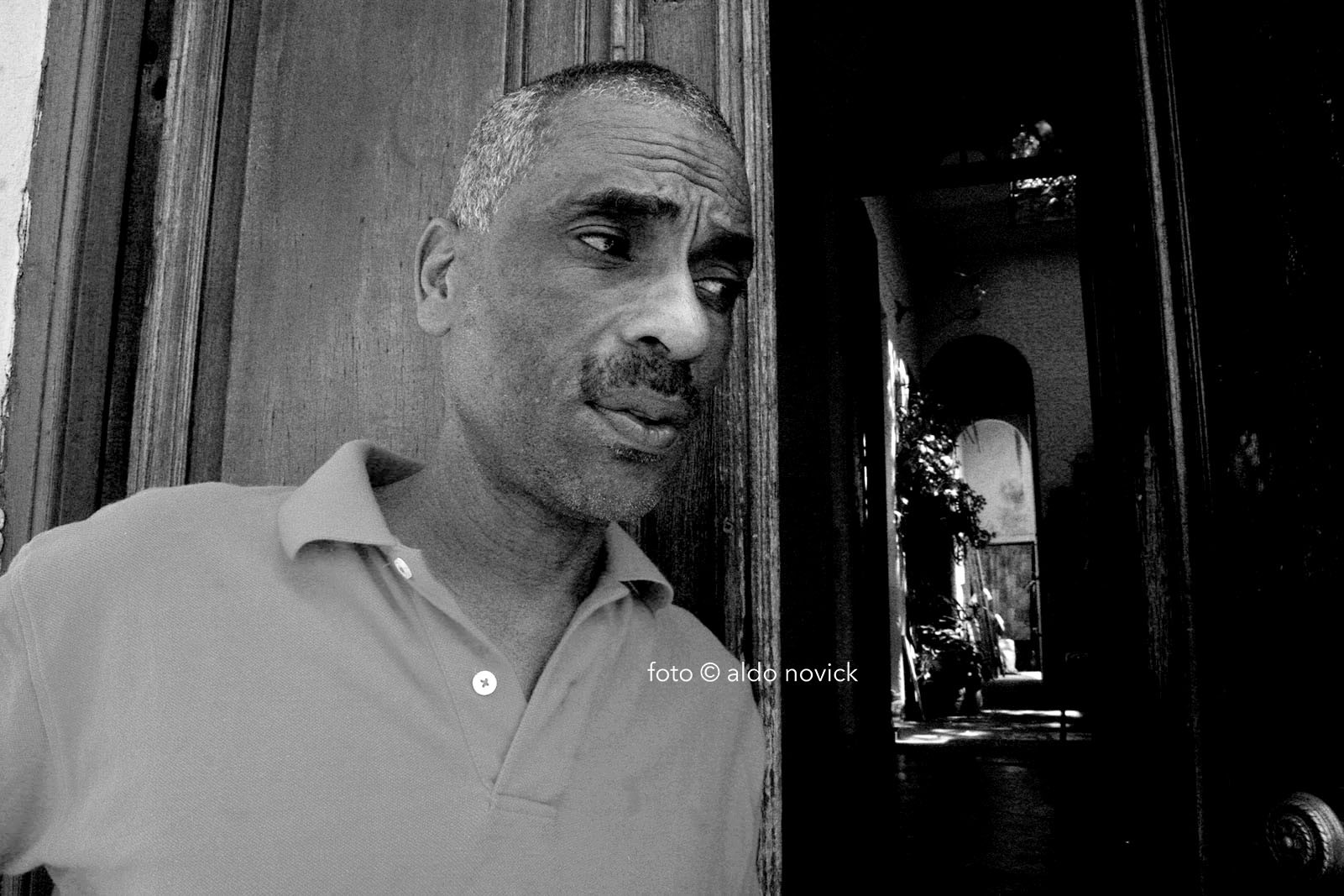 Lobo Nuñez, calle Carlos Gardel, Barrio Sur, 2008, foto © aldo novick