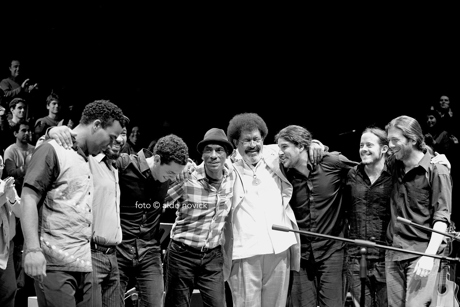 Lobo, Neó y Fernando Nuñez, N.Ibarburu, A.Rodríguez, G.Mendaro, G.Montemurro, R.Rada - foto aldo novick, 2012