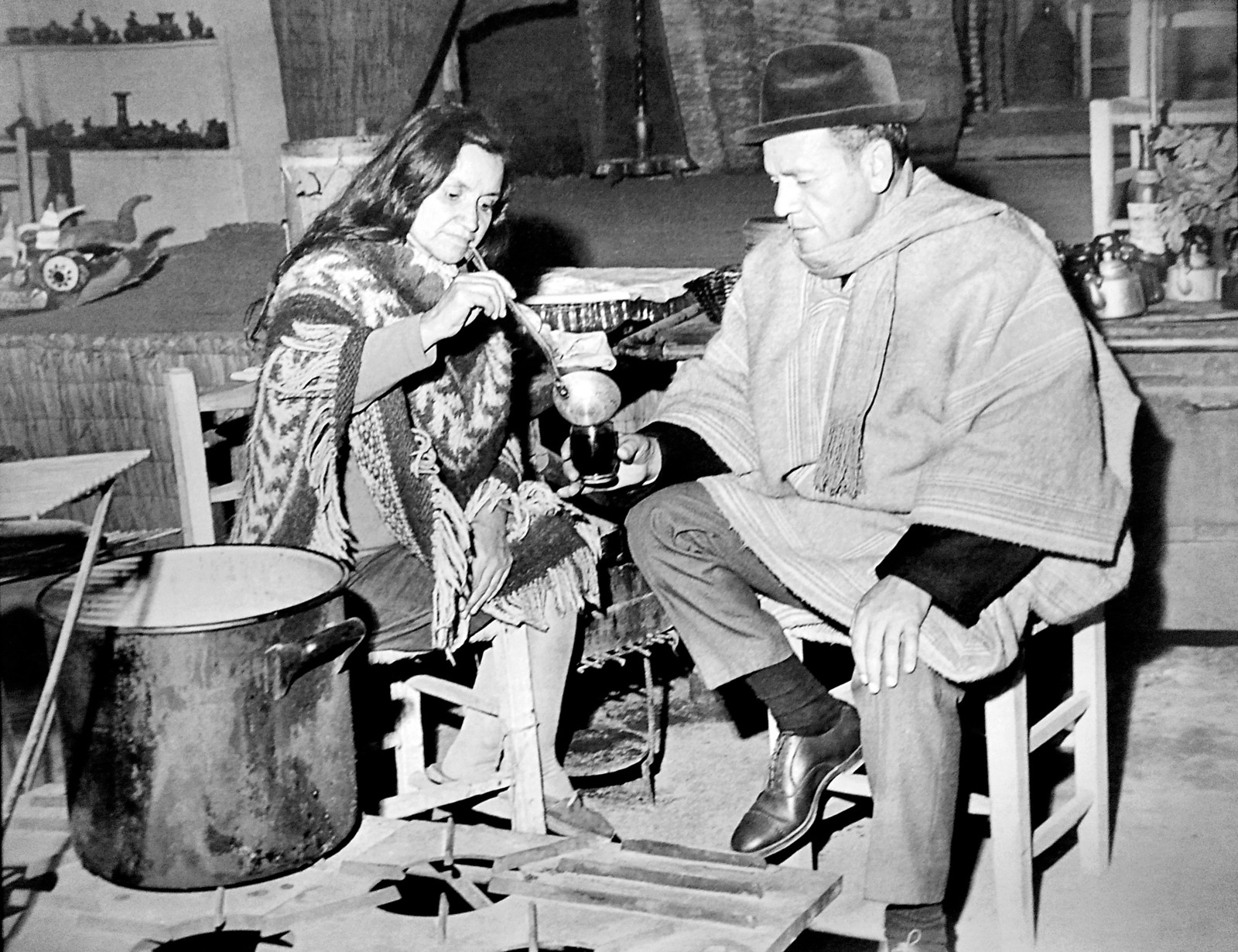 Violeta Parra en su carpa La Reina