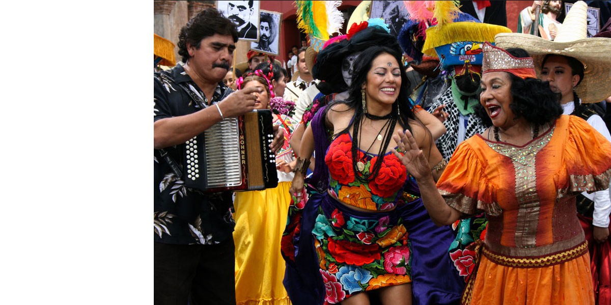 lila Downs, Celso Piña y Totó la Momposina durante el rodaje del video de Lila: Zapata se queda.