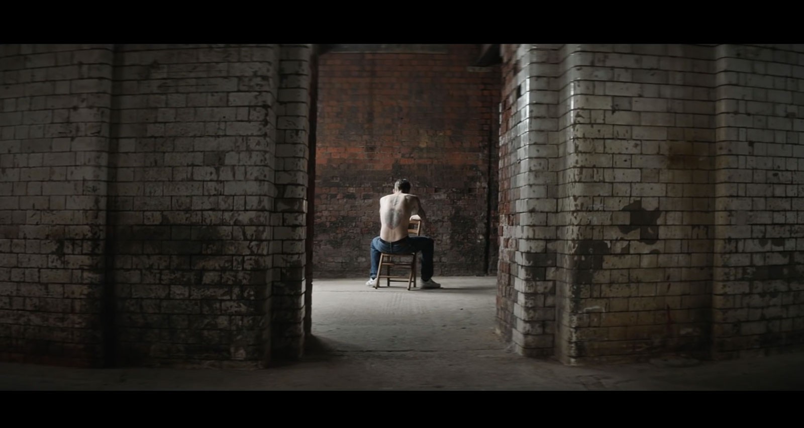 al final de la nota video del tema Human