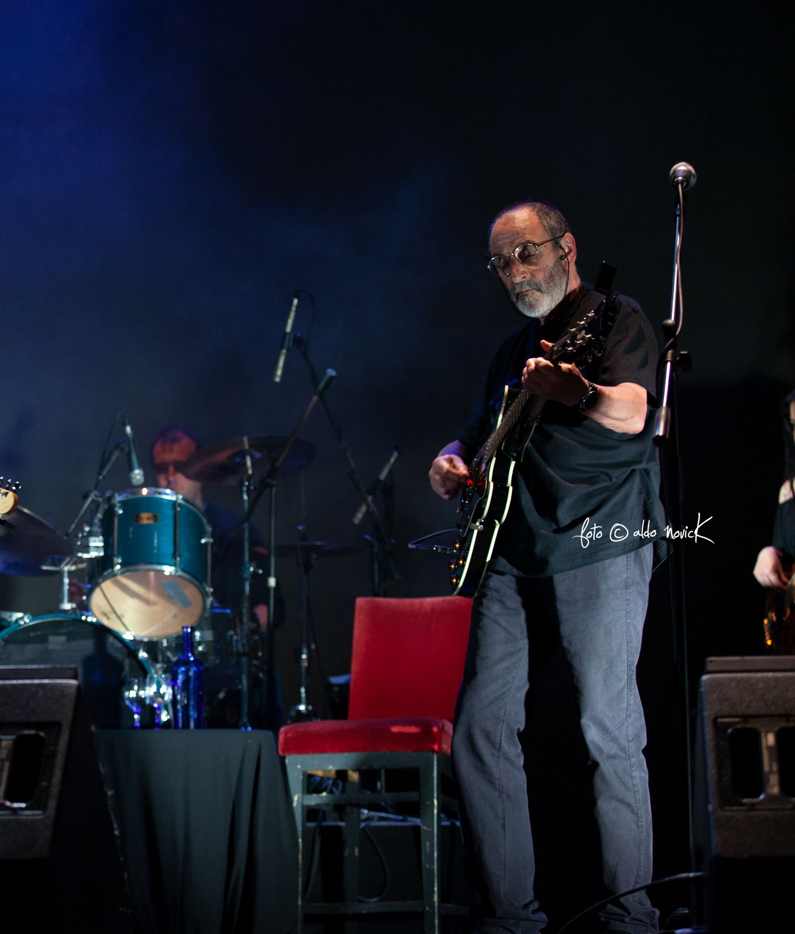 Dino, con Los Kafkarudos, Sala Zitarrosa, 2012, foto © aldo novick