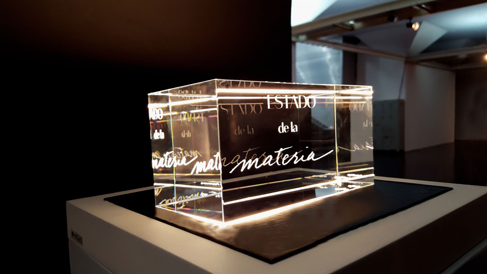 Cristina Casabó - Estado de la materia, 2016 - Cristal Labrado a Lasr, Luz