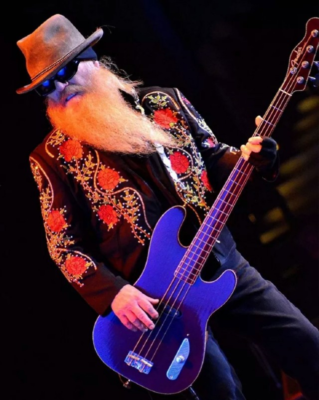 El bajista de ZZ, Dusty Hill, muere a los 72 años